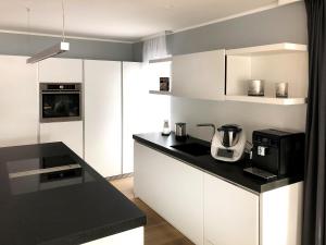 A kitchen or kitchenette at Chalet Bergzeit
