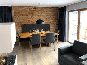 A seating area at Chalet Bergzeit