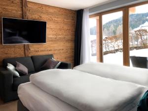 A bed or beds in a room at Chalet Bergzeit