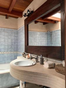 Ett badrum på Serrat del Vent - Adults only