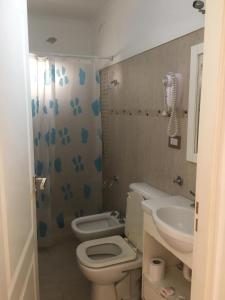 a bathroom with a toilet and a sink at Gran Tuyu in San Clemente del Tuyú +45 photos