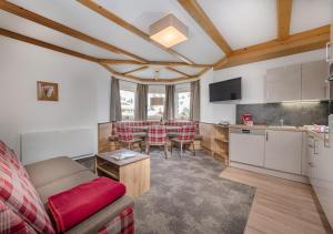 Kuchnia lub aneks kuchenny w obiekcie Apartments & Garni Alpenrose