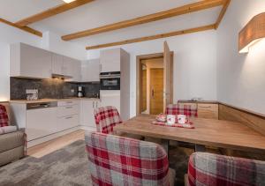 Kuchnia lub aneks kuchenny w obiekcie Apartments & Garni Alpenrose