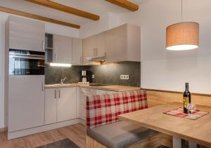 Kuchnia lub aneks kuchenny w obiekcie Apartments & Garni Alpenrose