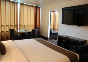 Postel nebo postele na pokoji v ubytování Inkari Suites Hotel