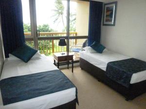 En eller flere senger på et rom på Coral Towers Holiday Suites