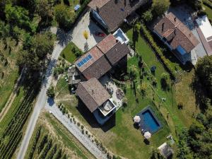 Letecký snímek ubytování ROSTAGNI1834: VILLA WITH 2 APTS AND POOL IN THE BAROLO REGION