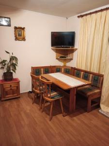 Un televizor și/sau centru de divertisment la Apartman Nebojša
