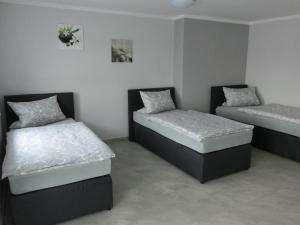 Postel nebo postele na pokoji v ubytování Zimmer Enzjan