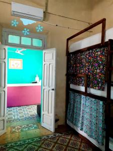 a room with two bunk beds and a door at Guaya Hostel in Mérida