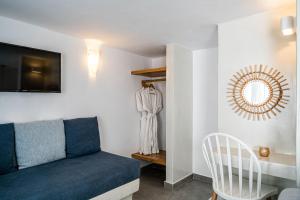 Ein Sitzbereich in der Unterkunft Galatia Villas