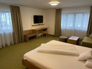 Ένα ή περισσότερα κρεβάτια σε δωμάτιο στο Gasthaus Hotel Kranz