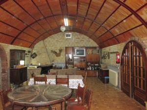a dining room with a table and chairs and a kitchen at Los Tobares in Gárgoles de Arriba