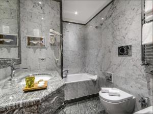 Um banheiro em Hotel Giolli Nazionale