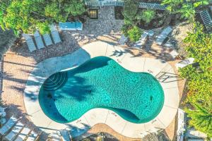 an overhead view of a swimming pool at Sunrise Garden Resort in Anna Maria