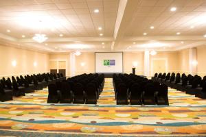 an empty conference room with chairs and a screen at Holiday Inn Resort Aruba - Beach Resort & Casino by IHG in Palm-Eagle Beach +75 photos