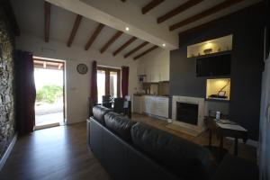 Μια τηλεόραση ή/και κέντρο ψυχαγωγίας στο Apartamentos Rurais - Casas do Lagar