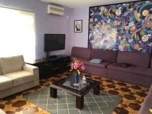 a living room with a couch and a coffee table at Zen Garden Hostel Mirandópolis in Sao Paulo