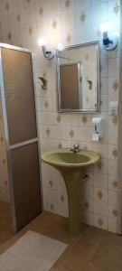 Un baño de Pousada da Cléo