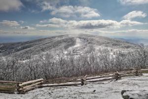 Wintergreen Home with Hot Tub, Deck and Mountain Views