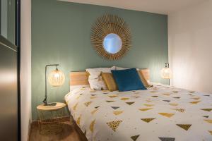 a bedroom with a large bed and a mirror at Appart 4 pers design et cosy avec Jardin au Cœur de Sélestat in Sélestat +22 photos