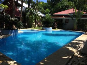 Bazén v ubytování The Pelicans Resort nebo v jeho okolí