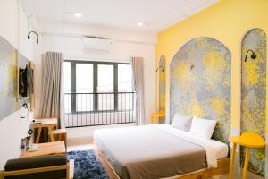 Postel nebo postele na pokoji v ubytování Joy Hotel Phú Yên