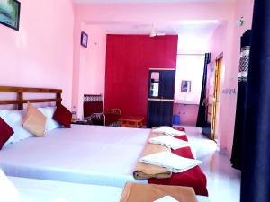 Uma cama ou camas num quarto em Samant Beach Resort