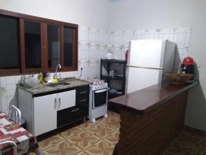 Кухня или мини-кухня в Recanto dos Colibris, Sertão do Ubatumirim
