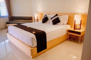 Ein Bett oder Betten in einem Zimmer der Unterkunft New Sunari Lovina Beach Resort