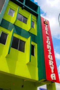 クランにあるHotel Sunsuryaのレゴの建物