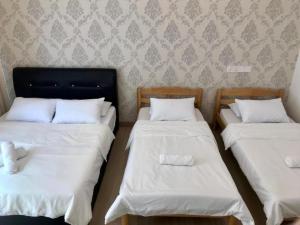 Postel nebo postele na pokoji v ubytování Island Hostel Bayan Lepas Airport