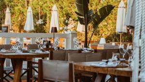 Ресторан / где поесть в Cumeja Beach Club & Hotel
