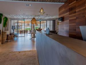 a lobby with a bar and a dining area at Cumeja Beach Club & Hotel in Baia Domizia