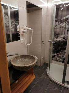 A bathroom at Hotel - Apartment Sonnblick
