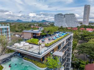 Bazén v ubytování Cross Vibe Pattaya Seaphere nebo v jeho okolí