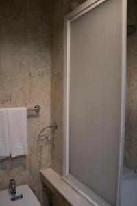 
A bathroom at Hotel Alda El Suizo
