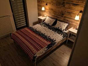 מיטה או מיטות בחדר ב-Apartament Na Kamieniaku