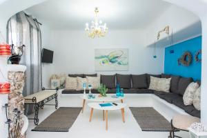 Χώρος καθιστικού στο Villa Merhia Seaview Oasis with Pool & Hot Tub