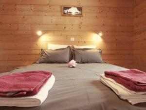 Chalet Le Bois Joli客房内的一张或多张床位