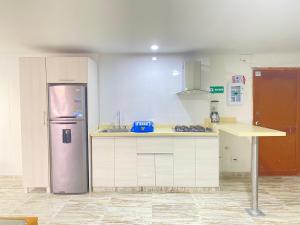 Küche/Küchenzeile in der Unterkunft Caribbean Venture Apto 803 - Rodadero, Santa Marta