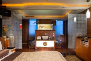 In-stone Motel 객실 침대