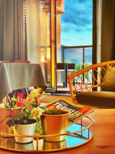 a table with a lamp and flowers on it at Lazy Deer in Jelenia Góra