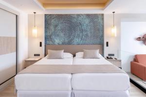 Postel nebo postele na pokoji v ubytování Hotel Riu Palace Jandia
