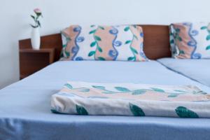 A bed or beds in a room at Guest House Villa Rose