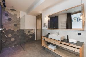 a bathroom with a sink and a mirror at Hotel Zum Mohren in Resia
