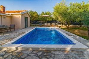 Bazén v ubytovaní Holiday Home Secret alebo v jeho blízkosti