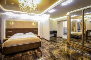 
a hotel room with a large bed and a large mirror at Prestige apart-hotel in Chişinău
