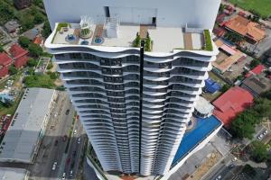 una vista aérea de un edificio alto en una ciudad en Ahmad Troika KOTA BHARU, en Kota Bharu