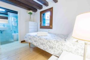Gallery image of CA CICOGNA air conditioning and fast WiFi, central location apartment in Venice
